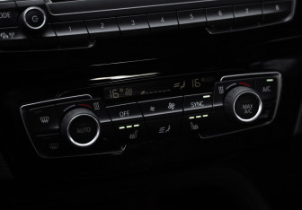 Подержанный автомобиль BMW X1 2019 года (21 фото)