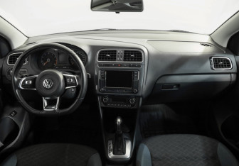 Подержанный автомобиль Volkswagen Polo Sedan 2019 года (10 фото)
