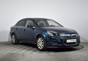 Подержанный автомобиль Opel Astra Sedan 2008 года (3 фото)
