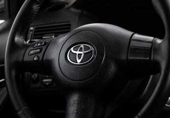 Подержанный автомобиль Toyota Corolla Hatchback 2006 года (12 фото)