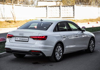 Подержанный автомобиль Audi A4 Sedan 2020 года (5 фото)