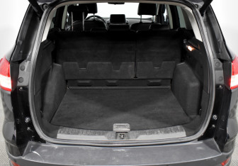 Подержанный автомобиль Ford Kuga 2013 года (20 фото)