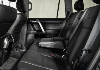 Подержанный автомобиль Toyota Land Cruiser Prado 2021 года (13 фото)