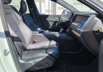Подержанный автомобиль Volvo XC60 2019 года (18 фото)