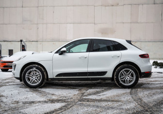 Подержанный автомобиль Porsche Macan 2015 года (10 фото)