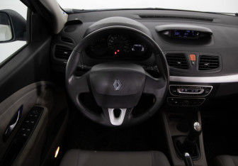 Подержанный автомобиль Renault Megane Hatchback 2011 года (10 фото)