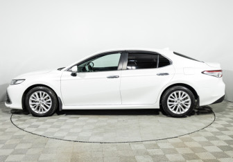Подержанный автомобиль Toyota Camry Sedan 2021 года (8 фото)