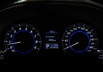 Подержанный автомобиль Infiniti QX70 2013 года (32 фото)