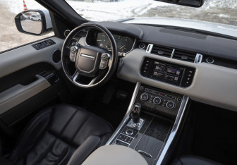Подержанный автомобиль Land Rover Range Rover Sport 2016 года (10 фото)