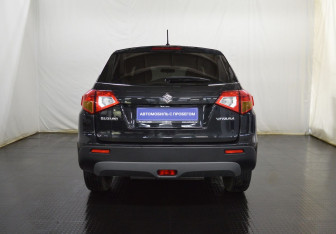 Подержанный автомобиль Suzuki Vitara 2016 года (6 фото)