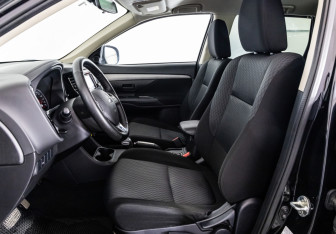 Подержанный автомобиль Mitsubishi Outlander 2015 года (18 фото)