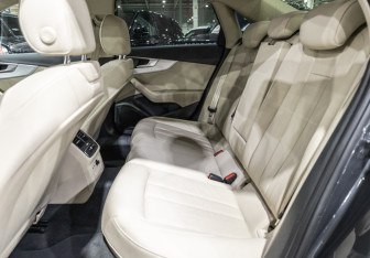 Подержанный автомобиль Audi A4 Sedan 2020 года (14 фото)
