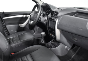 Подержанный автомобиль Nissan Terrano 2017 года (13 фото)