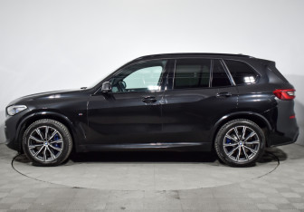 Подержанный автомобиль BMW X5 2019 года (8 фото)