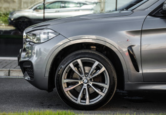 Подержанный автомобиль BMW X6 2017 года (10 фото)