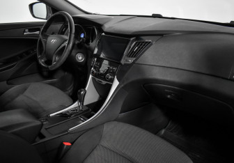 Подержанный автомобиль Hyundai Sonata 2012 года (14 фото)