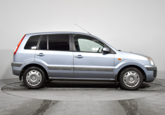 Подержанный автомобиль Ford Fusion 2007 года (4 фото)