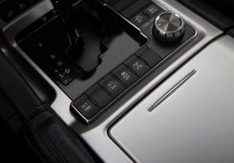 Подержанный автомобиль Toyota Land Cruiser Suv 2016 года (15 фото)