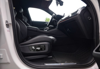 Подержанный автомобиль BMW X6 2021 года (32 фото)