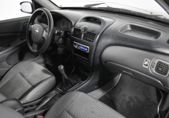 Подержанный автомобиль Nissan Almera Classic 2007 года (13 фото)