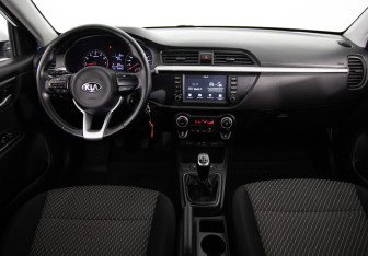 Подержанный автомобиль Kia Rio Sedan 2018 года (9 фото)