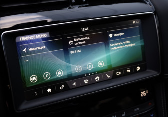 Подержанный автомобиль Jaguar F-Pace 2018 года (20 фото)