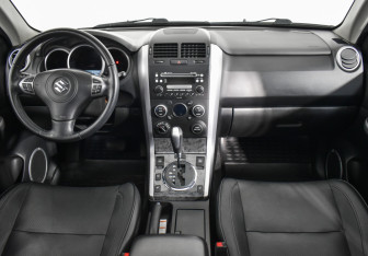 Подержанный автомобиль Suzuki Grand Vitara 2010 года (15 фото)