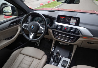 Подержанный автомобиль BMW X4 2019 года (9 фото)