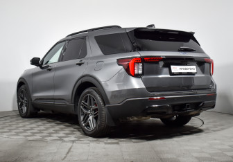 Подержанный автомобиль Ford Explorer 2024 года (7 фото)