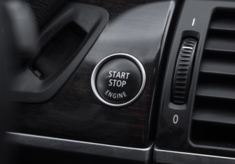 Подержанный автомобиль BMW X6 2013 года (25 фото)
