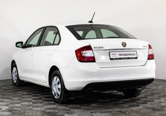 Подержанный автомобиль Skoda Rapid Liftback 2017 года (7 фото)