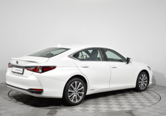 Подержанный автомобиль Lexus ES 2021 года (5 фото)