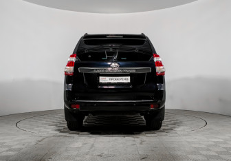 Подержанный автомобиль Toyota Land Cruiser Prado 2015 года (6 фото)