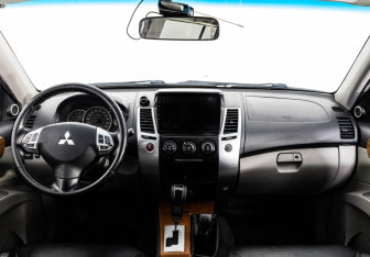 Подержанный автомобиль Mitsubishi Pajero Sport 2008 года (10 фото)