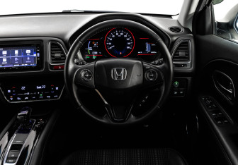 Подержанный автомобиль Honda Vezel 2014 года (14 фото)