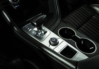 Подержанный автомобиль Genesis G70 2019 года (17 фото)