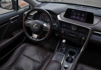 Подержанный автомобиль Lexus RX 2021 года (10 фото)