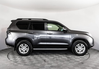 Подержанный автомобиль Toyota Land Cruiser Prado 2013 года (5 фото)