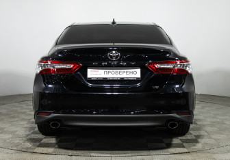 Подержанный автомобиль Toyota Camry Sedan 2018 года (6 фото)