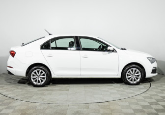 Подержанный автомобиль Skoda Rapid Liftback 2022 года (4 фото)