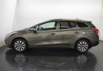 Подержанный автомобиль Kia Ceed Wagon 2018 года (8 фото)