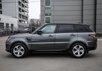 Подержанный автомобиль Land Rover Range Rover Sport 2018 года (10 фото)