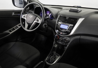 Подержанный автомобиль Hyundai Solaris Hatchback 2012 года (9 фото)