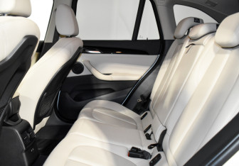 Подержанный автомобиль BMW X1 2020 года (13 фото)