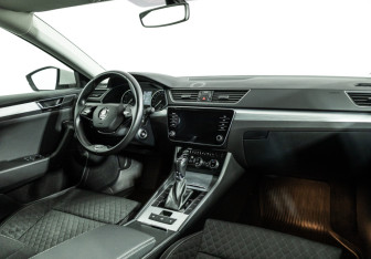 Подержанный автомобиль Skoda Superb Liftback 2020 года (9 фото)