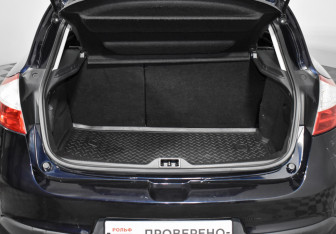 Подержанный автомобиль Renault Megane Hatchback 2013 года (18 фото)