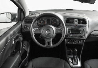 Подержанный автомобиль Volkswagen Polo Sedan 2015 года (11 фото)
