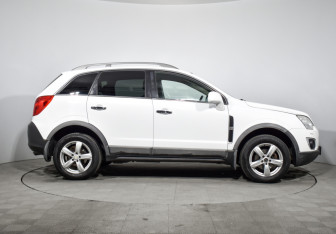 Подержанный автомобиль Opel Antara 2012 года (4 фото)