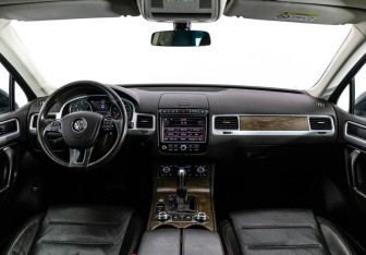 Подержанный автомобиль Volkswagen Touareg 2017 года (10 фото)