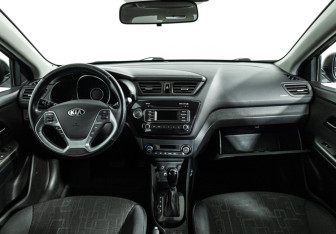 Подержанный автомобиль Kia Rio Hatchback 2017 года (12 фото)
